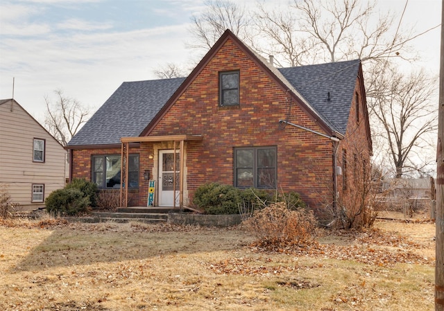 view of front of house with a front yard