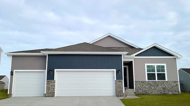 view of front of property featuring a garage and a front yard