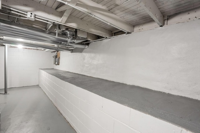 504 E Jackson Ave, Des Moines, IA 50315 - unfinished below grade area with concrete block wall