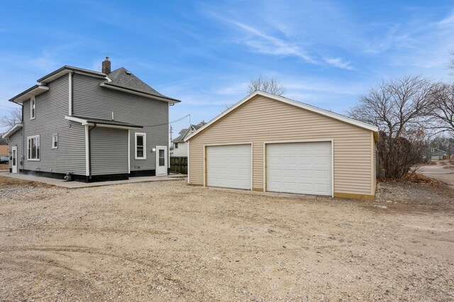 504 E Jackson Ave, Des Moines, IA 50315 - view of detached garage