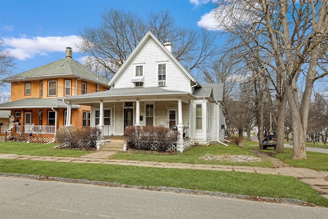 view of front of house featuring a porch and a front lawn