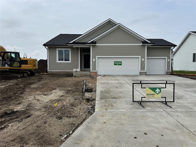 view of front facade with driveway and a garage