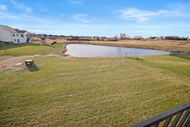 view of yard featuring a water view