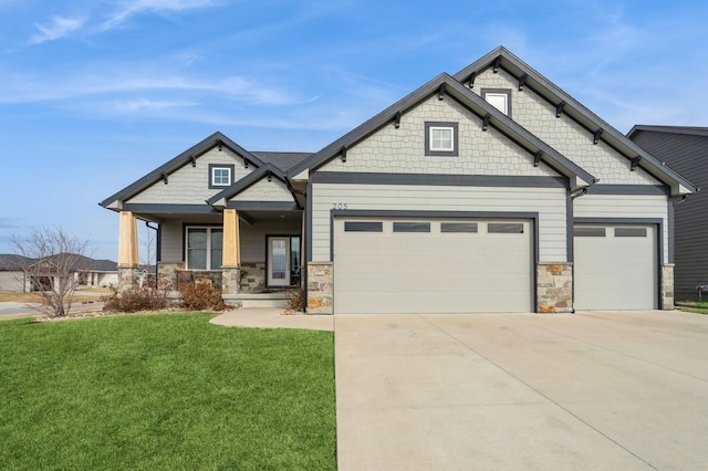 craftsman inspired home with a porch and a front lawn