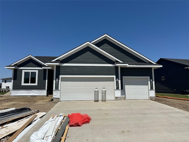 view of front of house featuring driveway