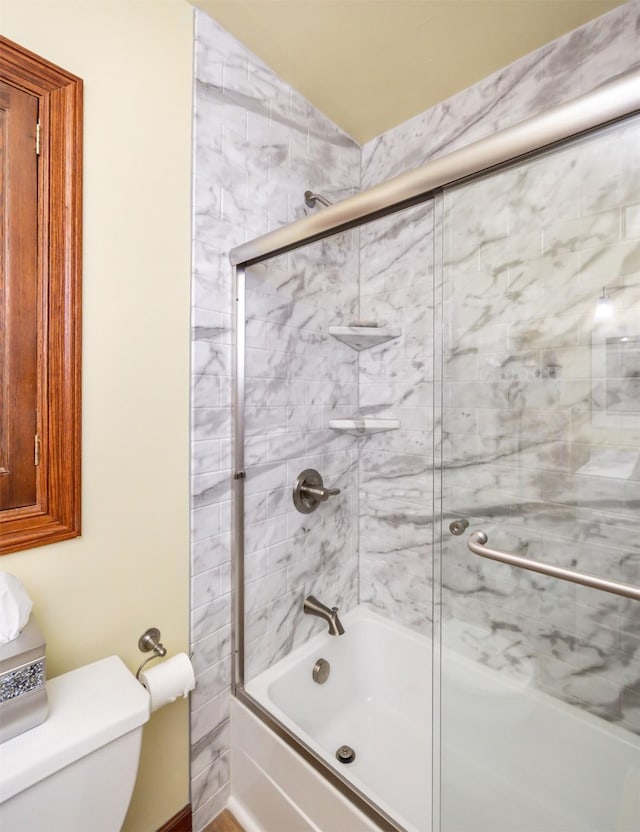 2711 Westover Blvd, Des Moines, IA 50322 - bathroom with enclosed tub / shower combo and lofted ceiling