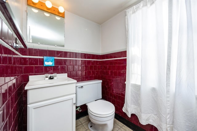 2711 Westover Blvd, Des Moines, IA 50322 - full bath with tile walls, vanity, tile patterned floors, and a shower with curtain