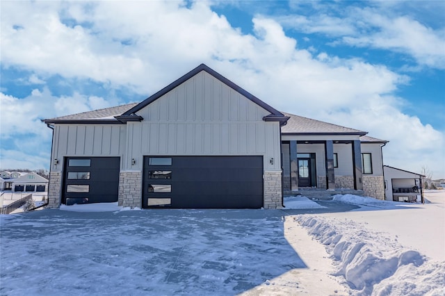 view of front of home featuring a garage