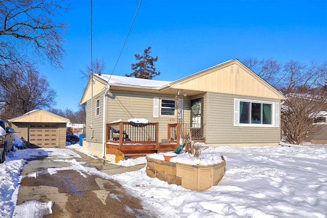 view of front of home featuring an outbuilding and a garage