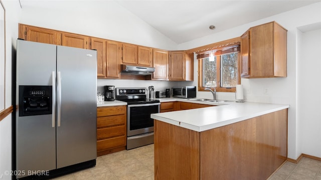 kitchen featuring lofted ceiling, stainless steel appliances, kitchen peninsula, and sink