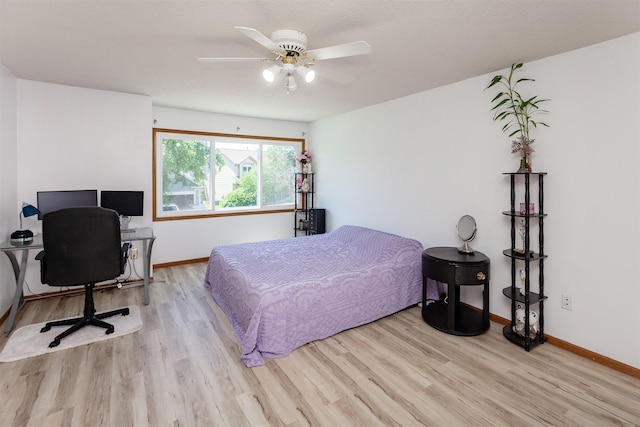 3015 Deerpath Ct, Des Moines, IA 50320 - bedroom featuring light wood-style flooring, an office area, and a ceiling fan