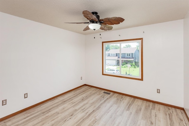 3015 Deerpath Ct, Des Moines, IA 50320 - unfurnished room featuring light wood-style floors and a ceiling fan