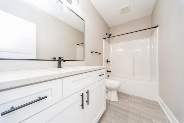 2938 NE Brentwood Cir, Grimes, IA 50111 - full bath featuring vanity, shower / tub combination, and wood finished floors