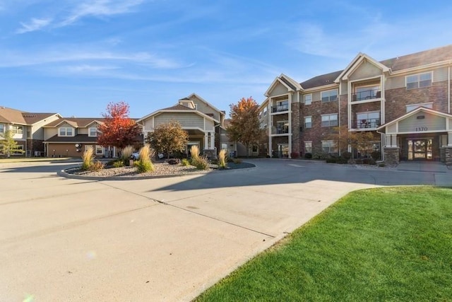 view of front of home with a front lawn