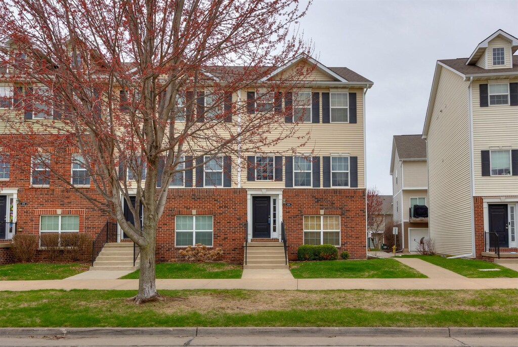 6899 Jack London Dr, Johnston, IA 50131 - photo 1