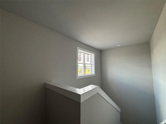 1727 Gordon Ct, Norwalk, IA 50211 - hallway with an upstairs landing