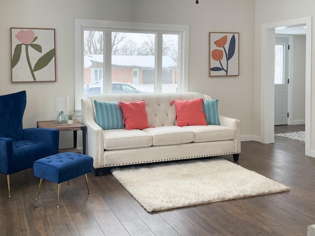 living area with dark wood-style flooring and baseboards