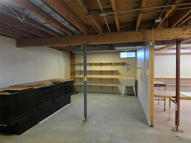 4655 NE 41st Ave, Des Moines, IA 50317 - view of below grade area