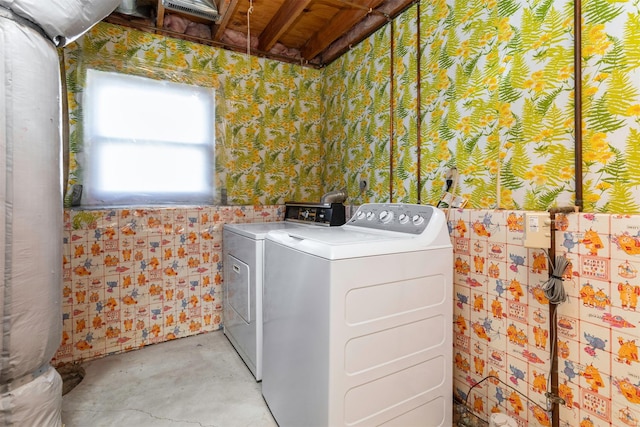 laundry area with laundry area and washer and clothes dryer