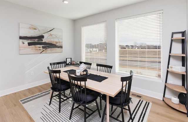 dining room with light wood-style floors, recessed lighting, visible vents, and baseboards