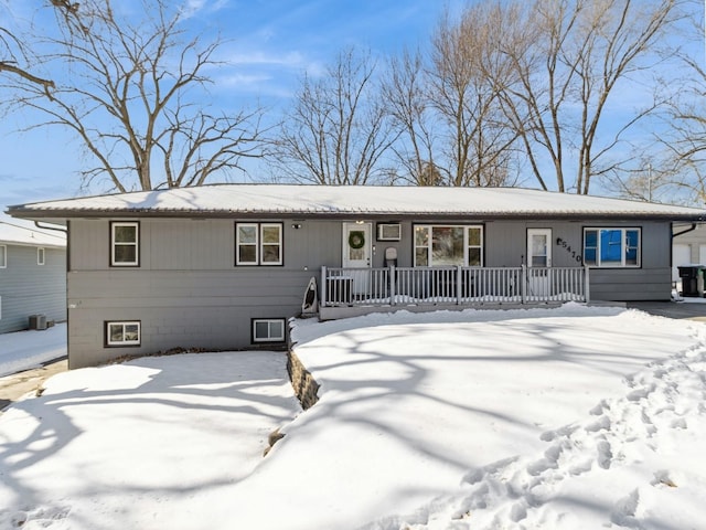 single story home with covered porch