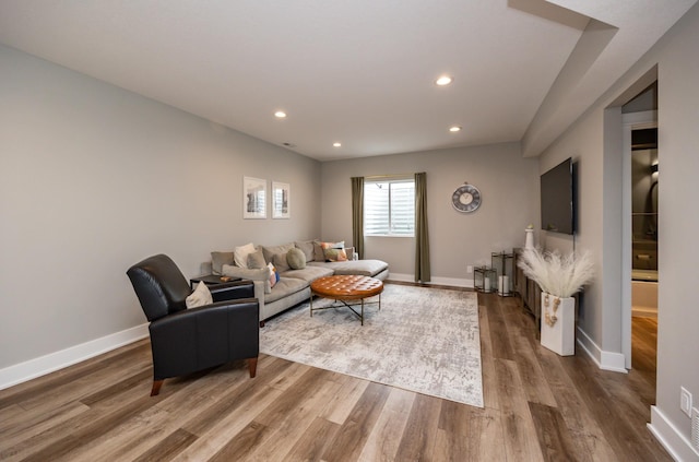 living room with dark wood-style flooring, recessed lighting, and baseboards