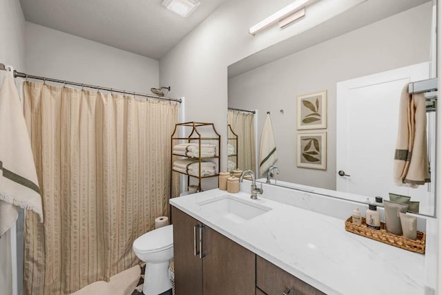 full bathroom with a shower with curtain, visible vents, vanity, and toilet