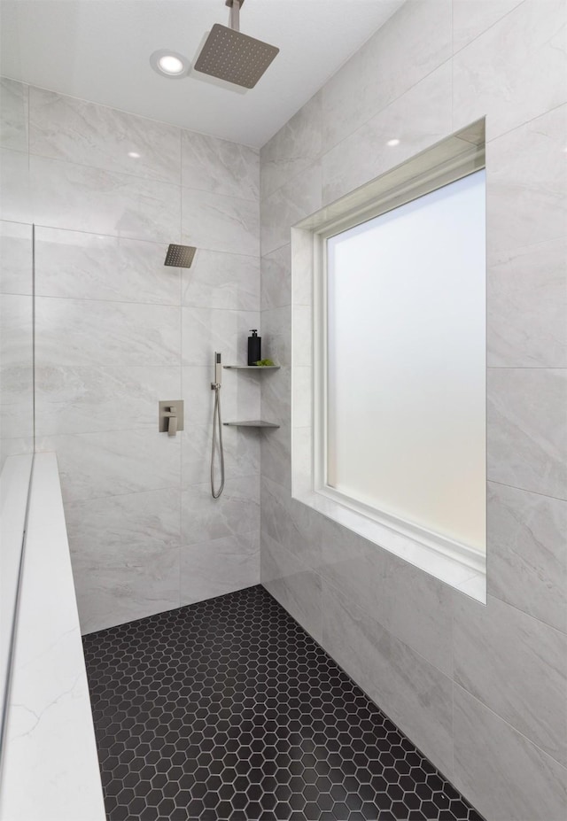 full bathroom featuring a tile shower