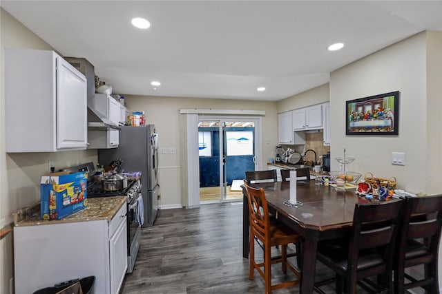 dining space featuring baseboards, dark wood-type flooring, and recessed lighting