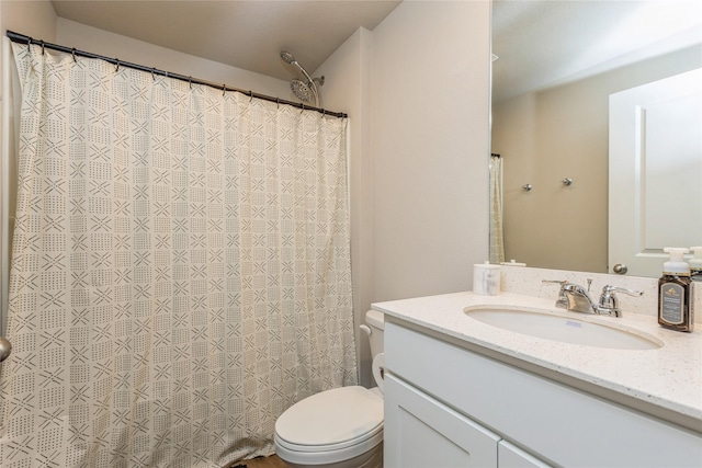 bathroom featuring toilet, a shower with shower curtain, and vanity