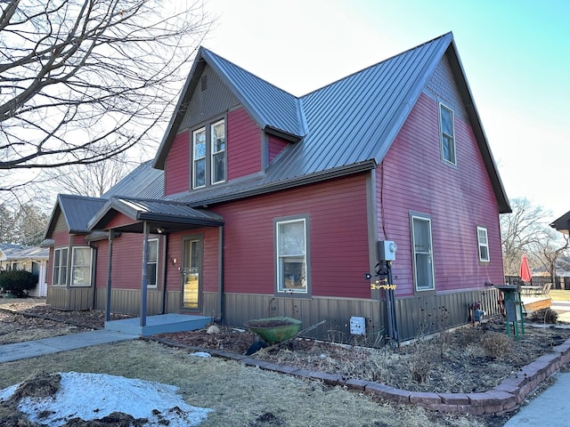 view of front of property with metal roof