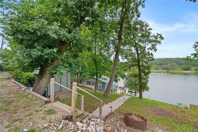 view of front of property featuring a water view