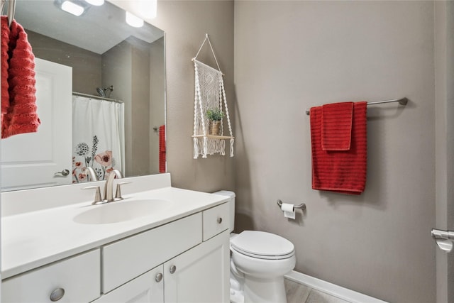 full bathroom with baseboards, toilet, a shower with curtain, wood finished floors, and vanity