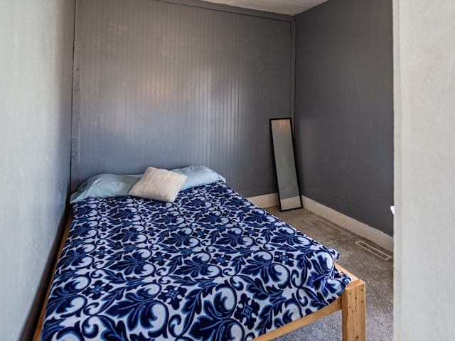 bedroom featuring carpet, visible vents, and baseboards