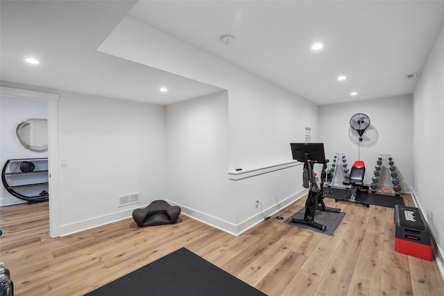 workout room featuring hardwood / wood-style floors, recessed lighting, visible vents, and baseboards