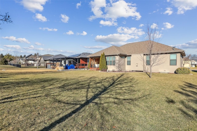 view of front of property featuring a front yard