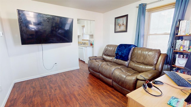 2809 Easton Blvd, Des Moines, IA 50317 - living room with wood finished floors and baseboards