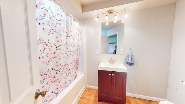 2809 Easton Blvd, Des Moines, IA 50317 - full bath with vanity, wood finished floors, and shower / bath combo