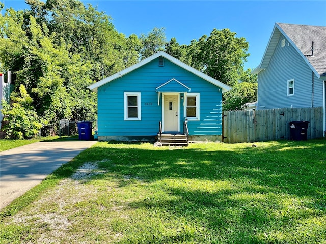 2809 Easton Blvd, Des Moines, IA 50317 - bungalow featuring driveway
