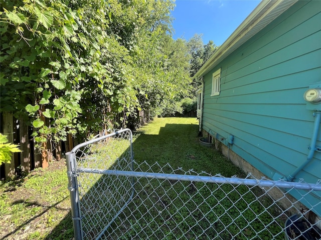 2809 Easton Blvd, Des Moines, IA 50317 - view of yard