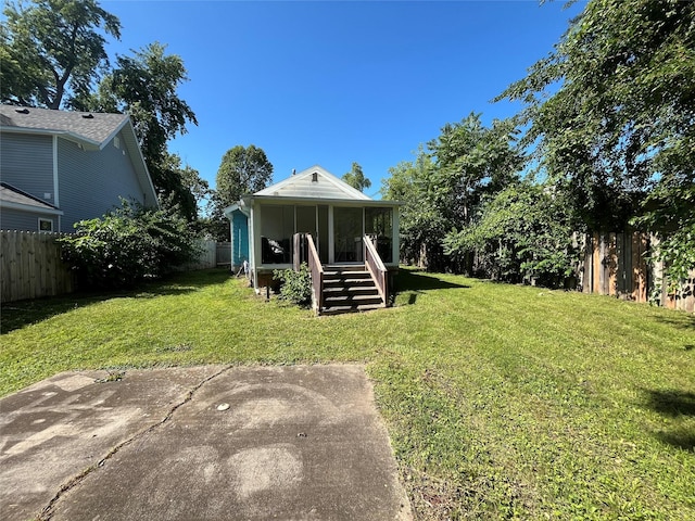 2809 Easton Blvd, Des Moines, IA 50317 - fenced backyard with a sunroom