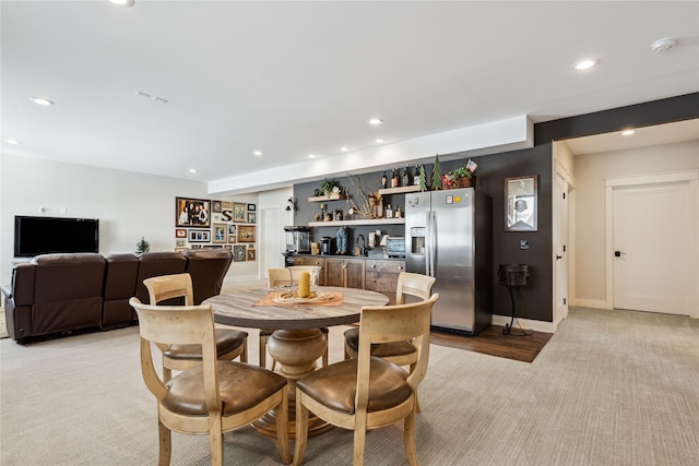 dining area with wet bar, baseboards, and recessed lighting