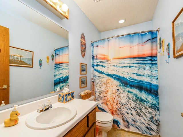 full bath with a textured ceiling, curtained shower, toilet, recessed lighting, and vanity