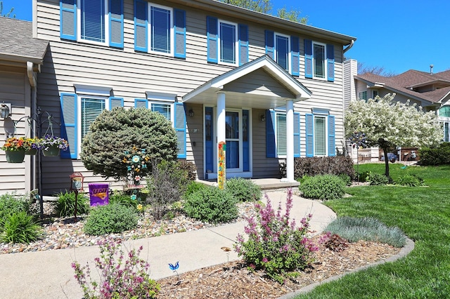 view of front of property with a front yard