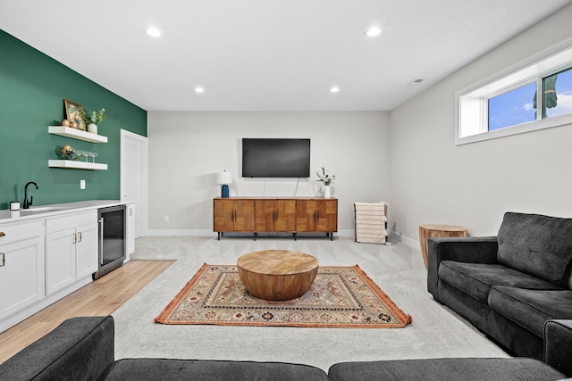 living room with beverage cooler, baseboards, indoor wet bar, and recessed lighting