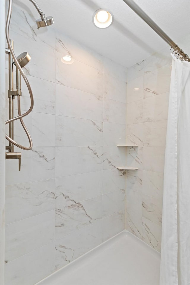 1160 Murphy St, Des Moines, IA 50309 - full bathroom with tiled shower