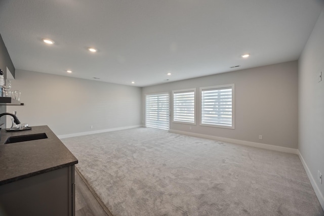 living area featuring light carpet, visible vents, baseboards, and recessed lighting