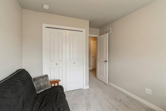 sitting room with light carpet, visible vents, and baseboards