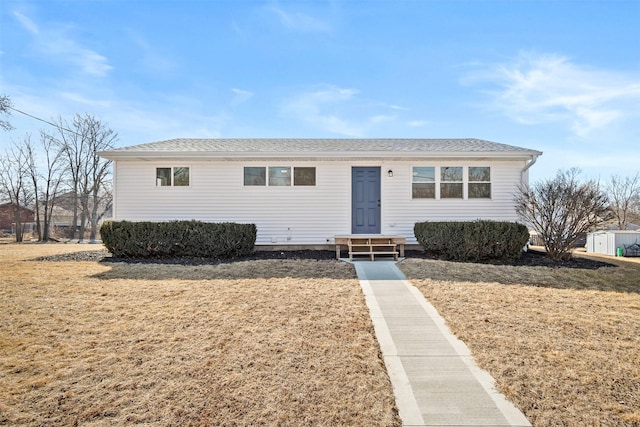 single story home featuring a front yard