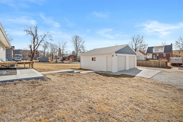 view of yard with an outbuilding and a garage